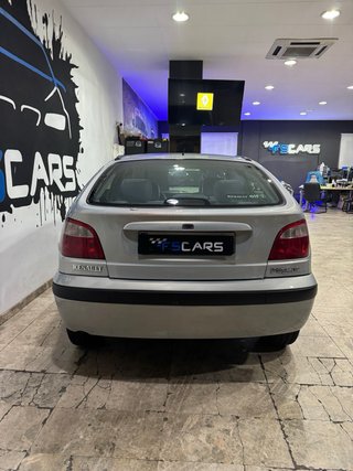 RENAULT MEGANE 🟡 1.6 110cv 25000km!!!!!!! NUEVO