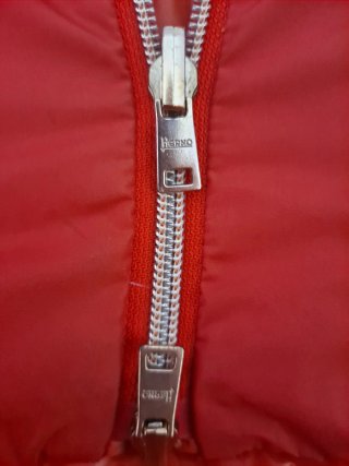 Chaqueta Herno plumón ultraligera reversible.