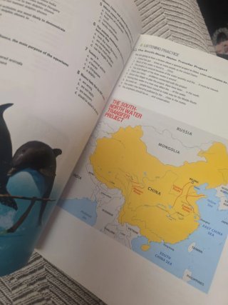 Living English 2 Bachillerato. Student's book