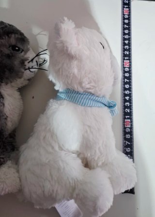 Peluche gato gris y blanco + peluche oso blanco