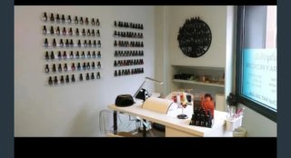 Mobiliario y accesorios para estética de uñas