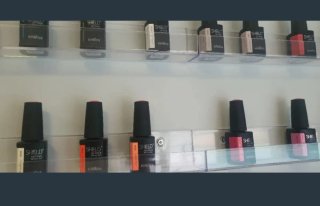 Mobiliario y accesorios para estética de uñas