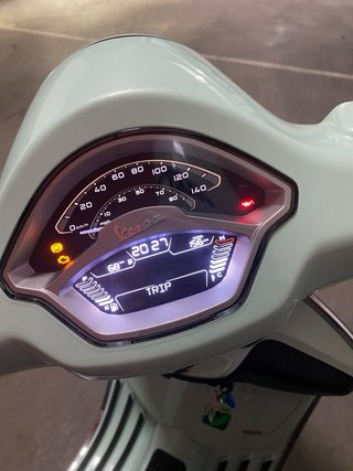 Vespa Primavera 125 Verde. Con solo 156 km