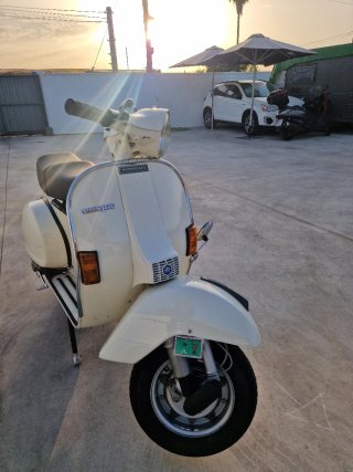 Vespa Beige Clásica ,itv en vigor asta mayo 2028