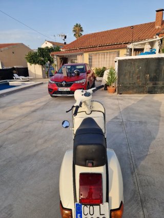 Vespa Beige Clásica ,itv en vigor asta mayo 2028