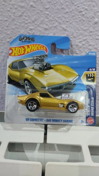 Hot Wheels '68 Corvette Gas Monkey Garage.