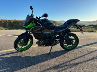 Kawasaki Z500 SE 2024 Negra y Verde