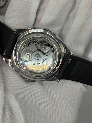 Seiko 5 Sports 7S36-00Y0 Árabe/Inglés