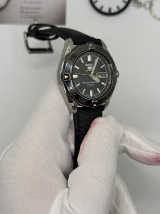 Seiko 5 Sports 7S36-00Y0 Árabe/Inglés