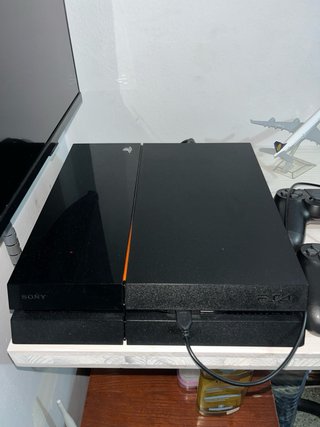 PS4 + 2 mandos + 2 juegos