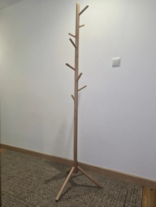 Perchero de madera maciza estilo árbol