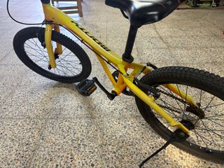 Bicicleta Monty BMX 105 Amarilla en muy buen estad