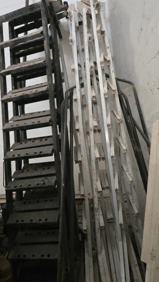 Escalera metálica exterior obra