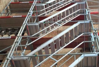 Escalera metálica exterior obra