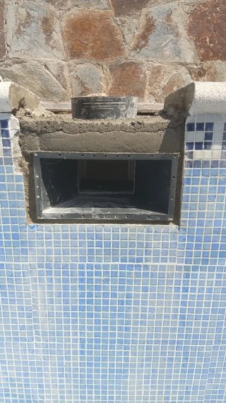 Cambio de los skimmers y limpieza de la piscina.