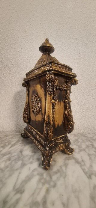 Reloj de sobremesa estilo clásico