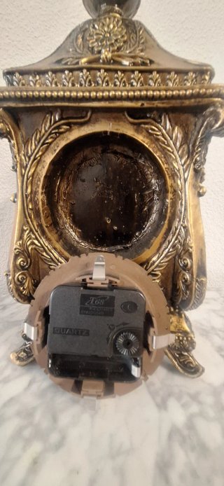 Reloj de sobremesa estilo clásico