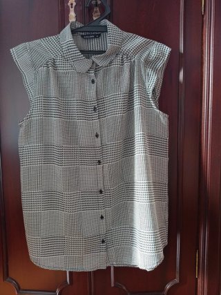 Blusa cuadros blanca y negra