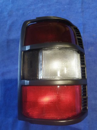 Piloto trasero derecho Montero V20