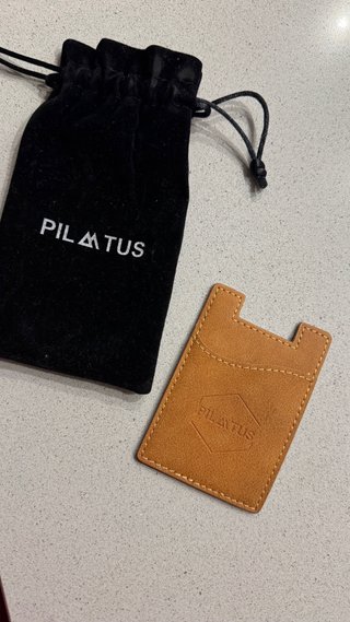 Tarjetero móvil Pilatus con funda terciopelo