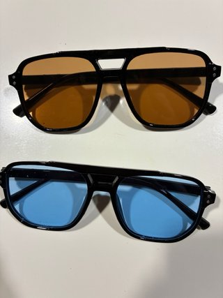 Gafas de sol aviador naranjas y azules