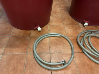 Depósito plástico vino 2 cubas + mangueras 500L