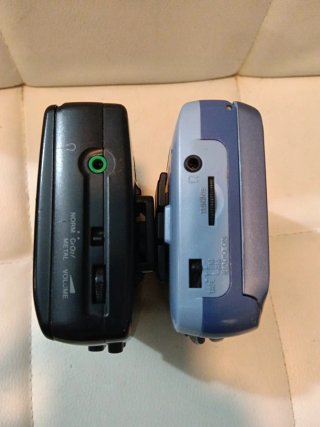 Walkman Sony WM-EX12 y Aiwa TAIS4