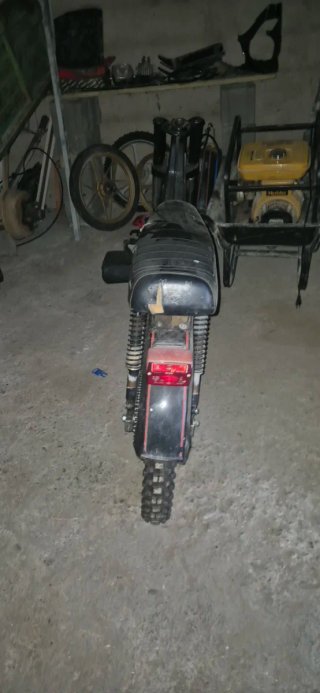 Derbi Variant Negra y Dorada
