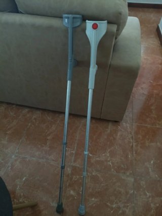 2 muletas (gris clara y gris oscura)