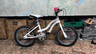 406. Bicicleta infantil. De 4 a 6 años.