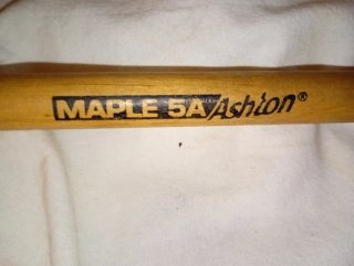 5° Baquetas batería Ashton Maple 5A.