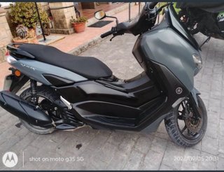 Yamaha NMAX Maxi Scooter Negra/Gris
