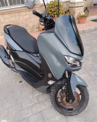Yamaha NMAX Maxi Scooter Negra/Gris
