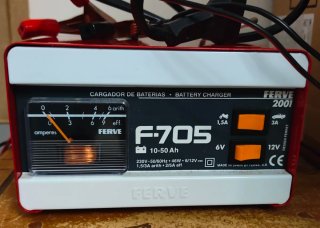 CARGADOR Batería Coche y Moto F-705 FERVE