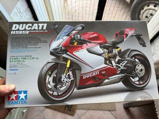 Ducati 1199 Panigale S Tricolore Tamiya 1/12