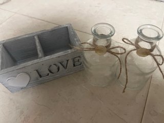 Caja decorativa Love con 2 jarrones