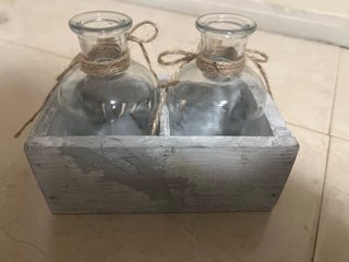 Caja decorativa Love con 2 jarrones