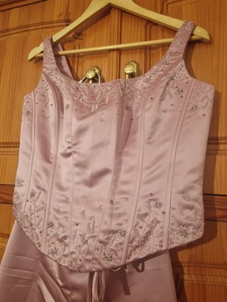 Traje de fiesta rosa y plateado