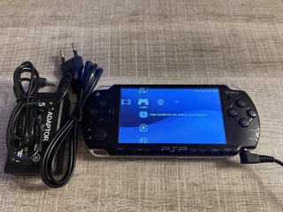 Sony PSP-2004 Negra + Cargador