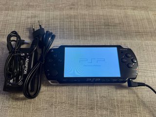 Sony PSP-2004 Negra + Cargador