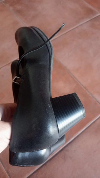 Tacones negros piel