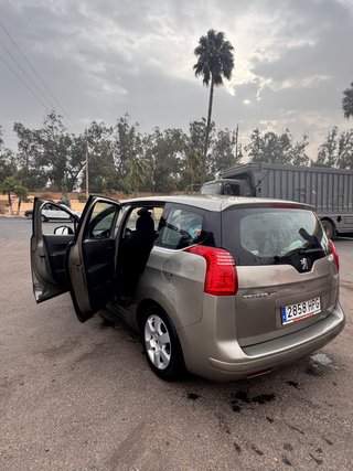 Peugeot 5008 2013