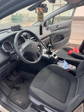 Peugeot 5008 2013