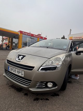 Peugeot 5008 2013
