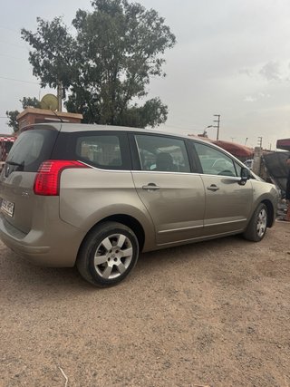 Peugeot 5008 2013