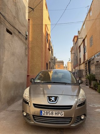 Peugeot 5008 2013