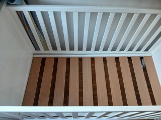 Cuna blanca de madera