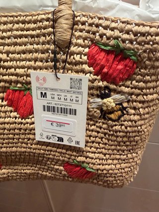 Capazo Zara bordados fresas y abeja nuevo