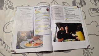English File 5th Edition B1. Student's Book and...