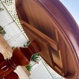 Mesa redonda comedor madera cerez cristal facetado